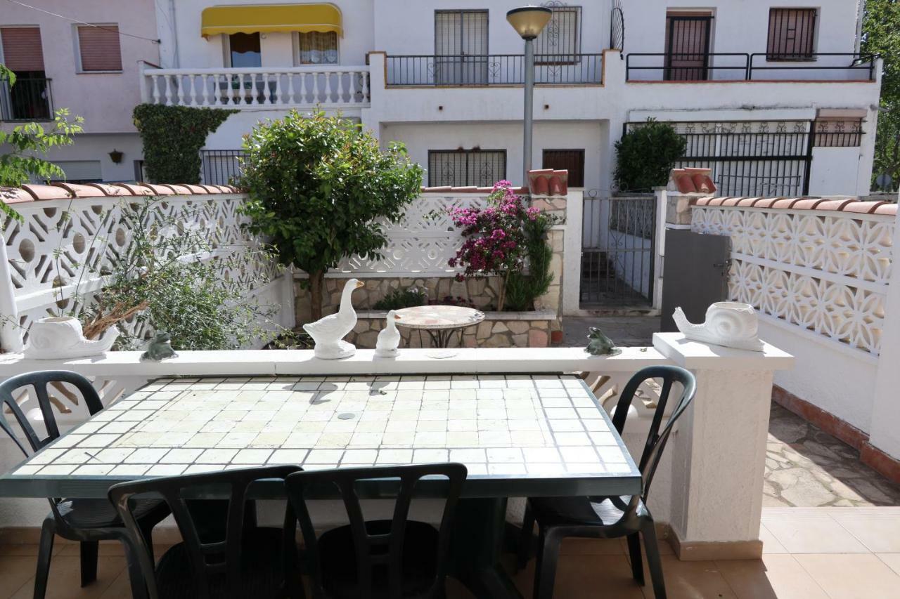 Orlina Apartment Empuriabrava Bagian luar foto