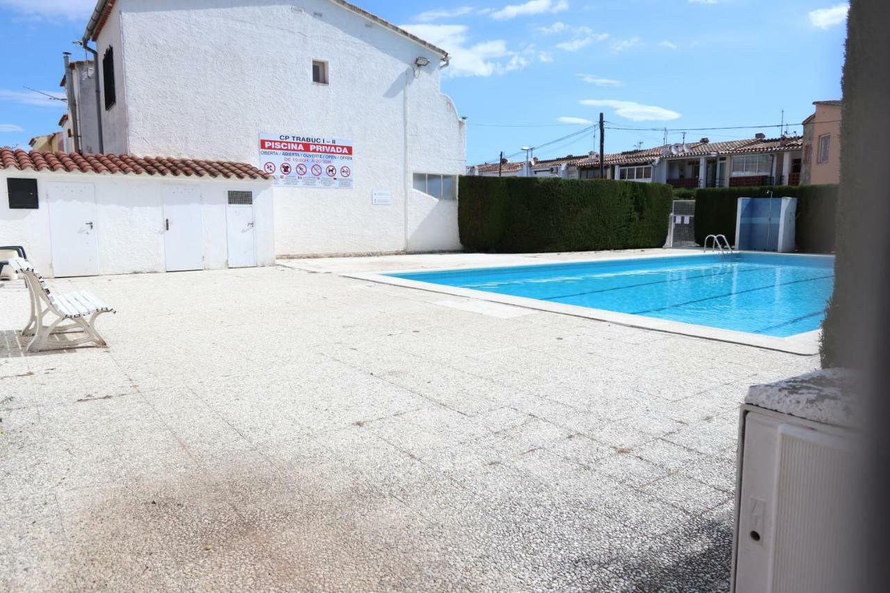 Orlina Apartment Empuriabrava Bagian luar foto