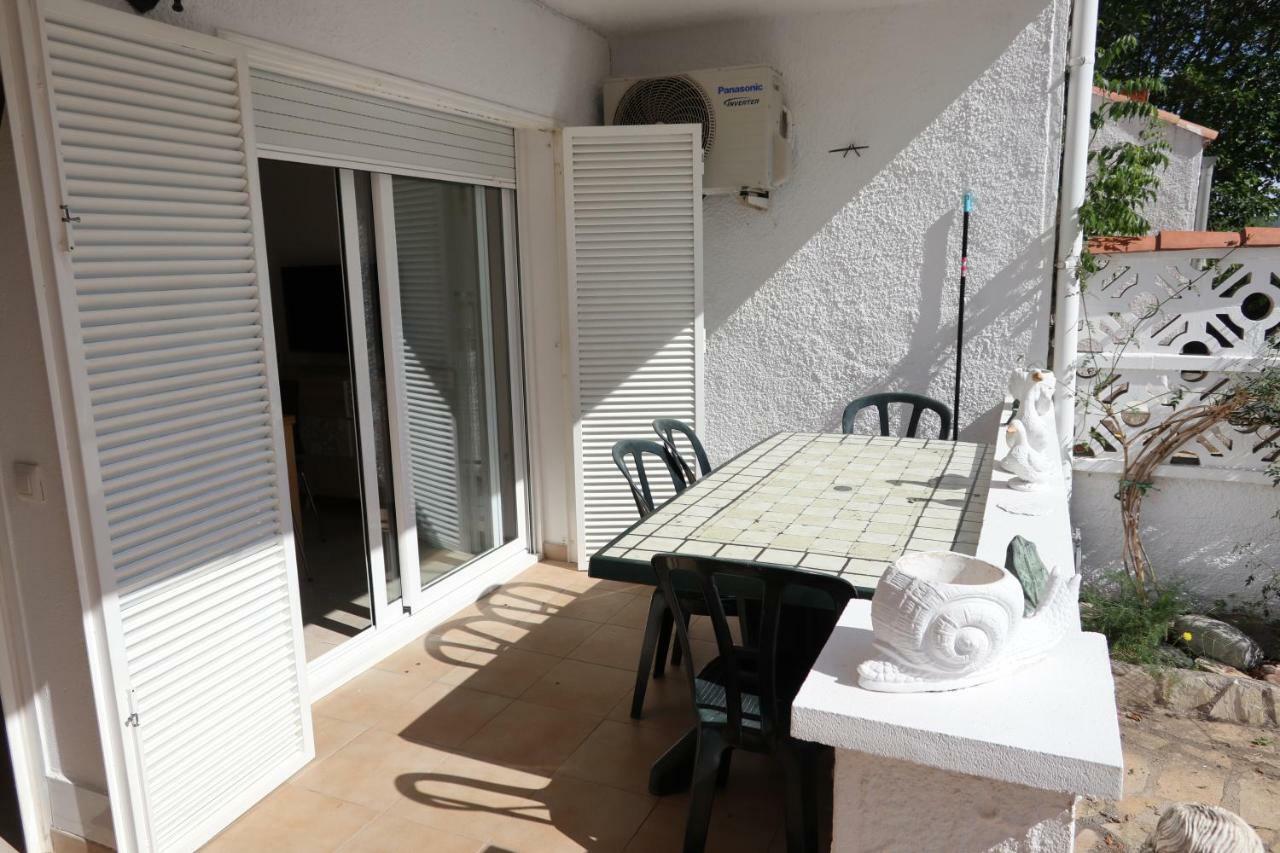 Orlina Apartment Empuriabrava Bagian luar foto