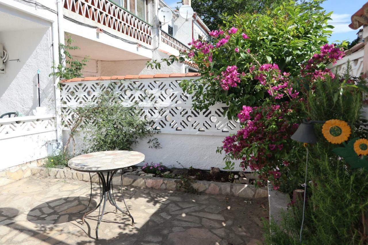 Orlina Apartment Empuriabrava Bagian luar foto