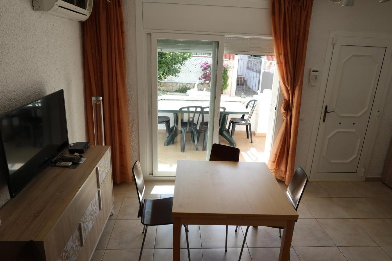 Orlina Apartment Empuriabrava Bagian luar foto