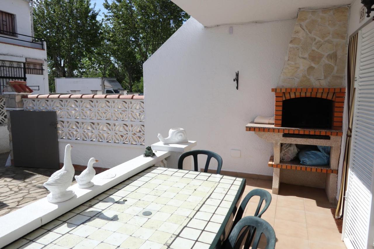 Orlina Apartment Empuriabrava Bagian luar foto